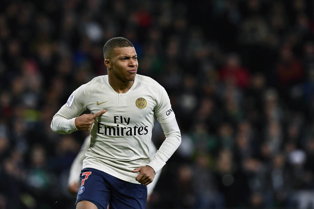 对飚上了！鲍尔再送布里奇斯空接暴扣 回头送邓罗3+1&个人五犯